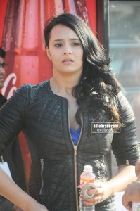 25 Hottest Photos Of Sexiest Sports Journalist “Mayanti Langer