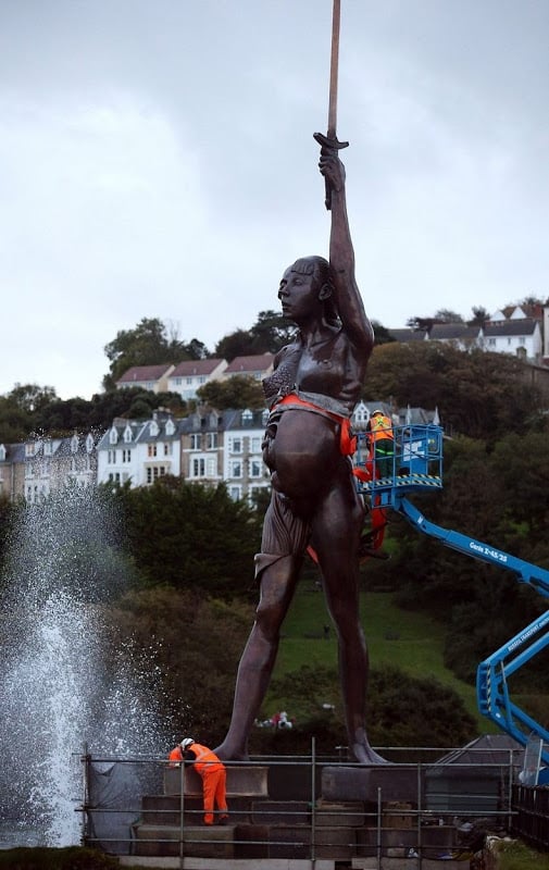 pregnant woman sculpture, damien hirst art