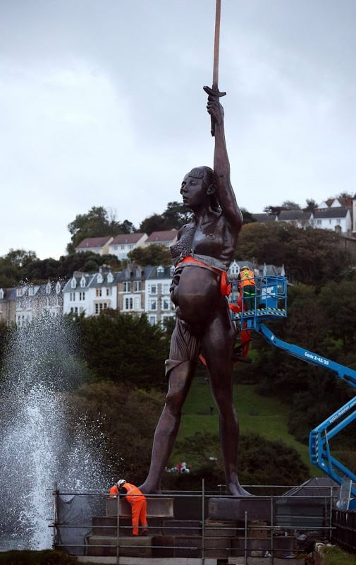 Pregnant woman sculpture, damien hirst art