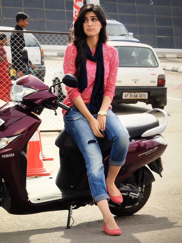 kriti sanon, kriti sanon hot, kriti sanon sexy, kriti sanon images