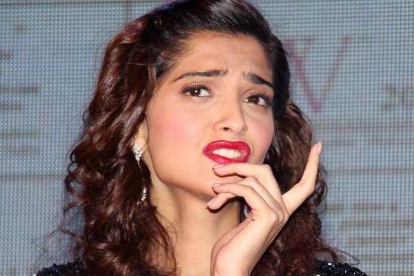 bollywood, pics, images, photos, divas, heroines, actress, actresses, lol, laugh, indian, celebrities, aishwarya bachan, kajol, jaya bachan, sushmita sen, ash, sush, deepika padukon, katrina kaif, sonam kapur, hamsika motwani, sonakshi sinha, never seen pics
