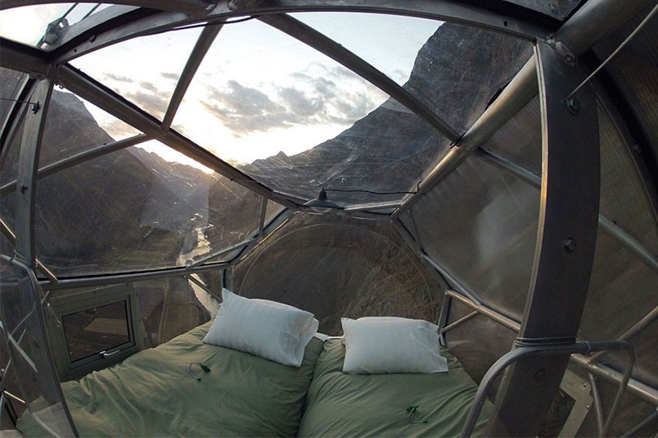 hotel, peru, Sacred Valley, Skylodge, South america, peru hotel, scariest hotel, Sacred Valley, Capsules hotel, most dangerous hotel, most scary hotels, Adventure Suites, top 10 hotel