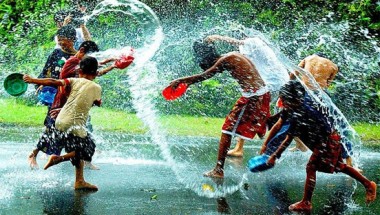 Kids Love Rain, rain, play, kids, children, tips, BENEFIT FROM NATURE, Children Playing in Rain