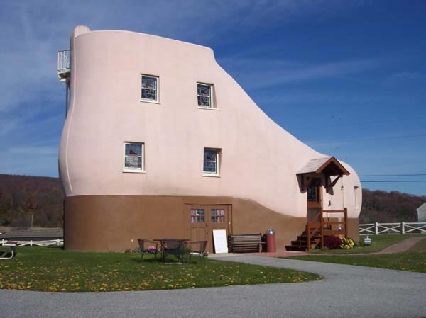 building, amazing, amazing building, unique building, incredible building, world most unusual buildings, the flying tortoise, shoe building, burj building, wonderworks building, piano building, stone building, kansas library building, capital gate building, The Crooked House, Sopot, Poland, The Basket Building, Ohio, USA