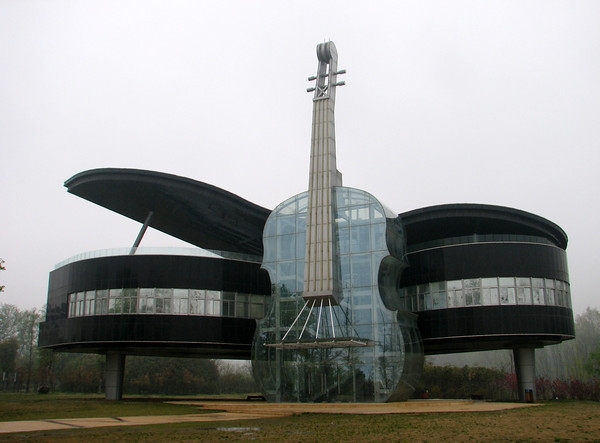 building, amazing, amazing building, unique building, incredible building, world most unusual buildings, the flying tortoise, shoe building, burj building, wonderworks building, piano building, stone building, kansas library building, capital gate building, The Crooked House, Sopot, Poland, The Basket Building, Ohio, USA