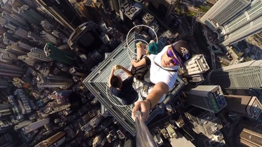 13 OMG Photographs From On Top Of The World so scary (12)