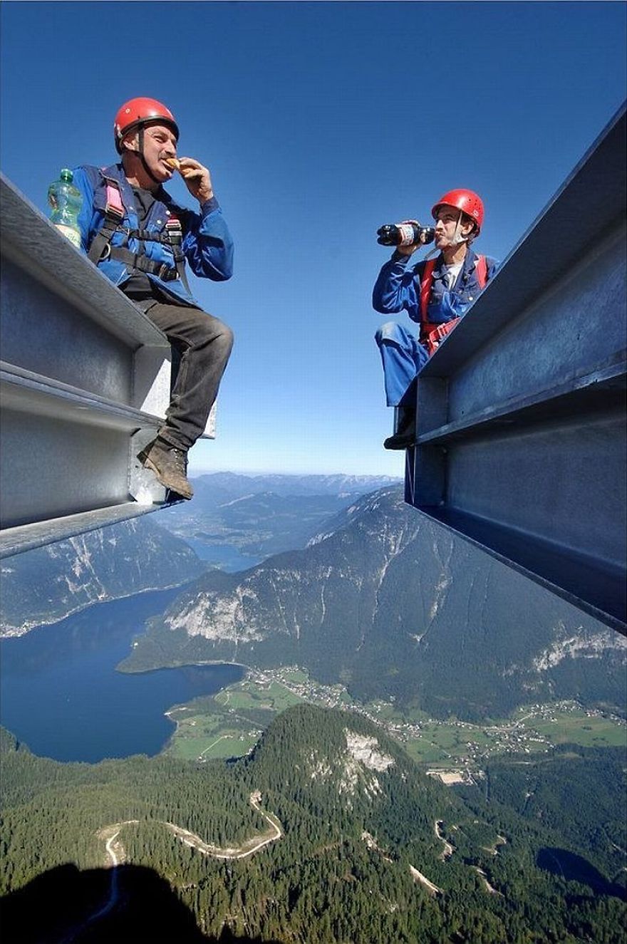 13 OMG Photographs From On Top Of The World so scary (9)
