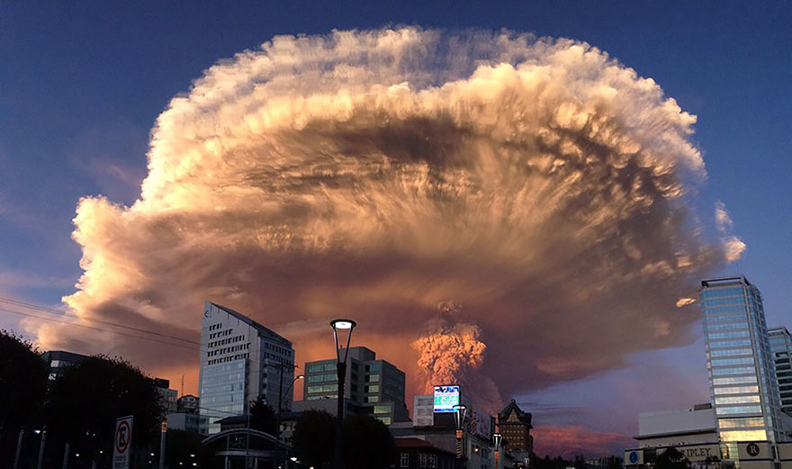 Photos calbuco, calbuco wine, volcan calbuco, calbuco eruption, calbuco volcano eruption, calbuco erupcion, calbuco merlot, calbuco volcano, volcano eruption, chile, santiago chile