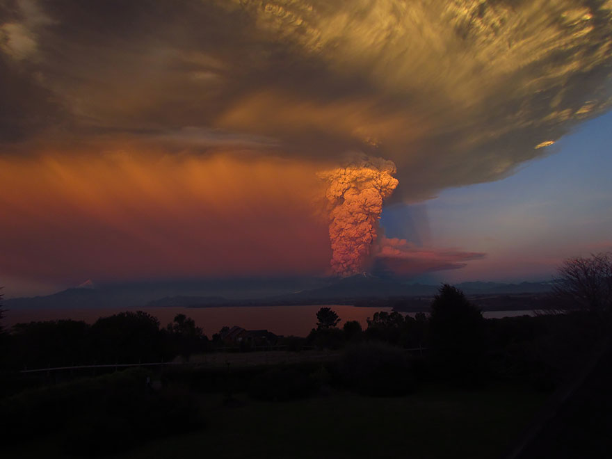 Photos calbuco, calbuco wine, volcan calbuco, calbuco eruption, calbuco volcano eruption, calbuco erupcion, calbuco merlot, calbuco volcano, volcano eruption, chile, santiago chile