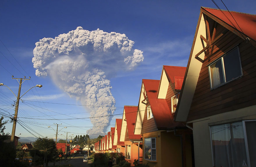 Photos calbuco, calbuco wine, volcan calbuco, calbuco eruption, calbuco volcano eruption, calbuco erupcion, calbuco merlot, calbuco volcano, volcano eruption, chile, santiago chile