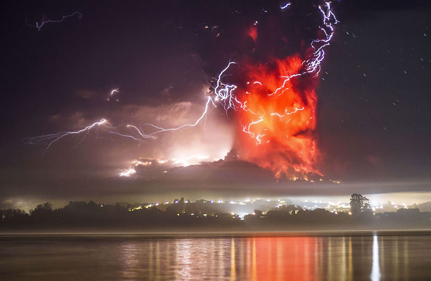 Photos calbuco, calbuco wine, volcan calbuco, calbuco eruption, calbuco volcano eruption, calbuco erupcion, calbuco merlot, calbuco volcano, volcano eruption, chile, santiago chile