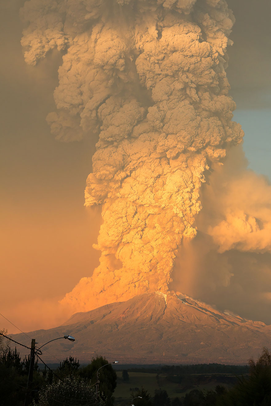 Photos calbuco, calbuco wine, volcan calbuco, calbuco eruption, calbuco volcano eruption, calbuco erupcion, calbuco merlot, calbuco volcano, volcano eruption, chile, santiago chile