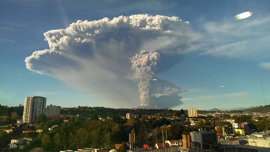 Photos calbuco, calbuco wine, volcan calbuco, calbuco eruption, calbuco volcano eruption, calbuco erupcion, calbuco merlot, calbuco volcano, volcano eruption, chile, santiago chile