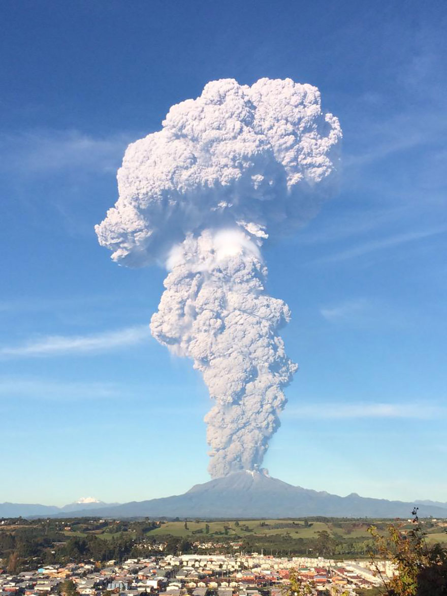 Photos calbuco, calbuco wine, volcan calbuco, calbuco eruption, calbuco volcano eruption, calbuco erupcion, calbuco merlot, calbuco volcano, volcano eruption, chile, santiago chile