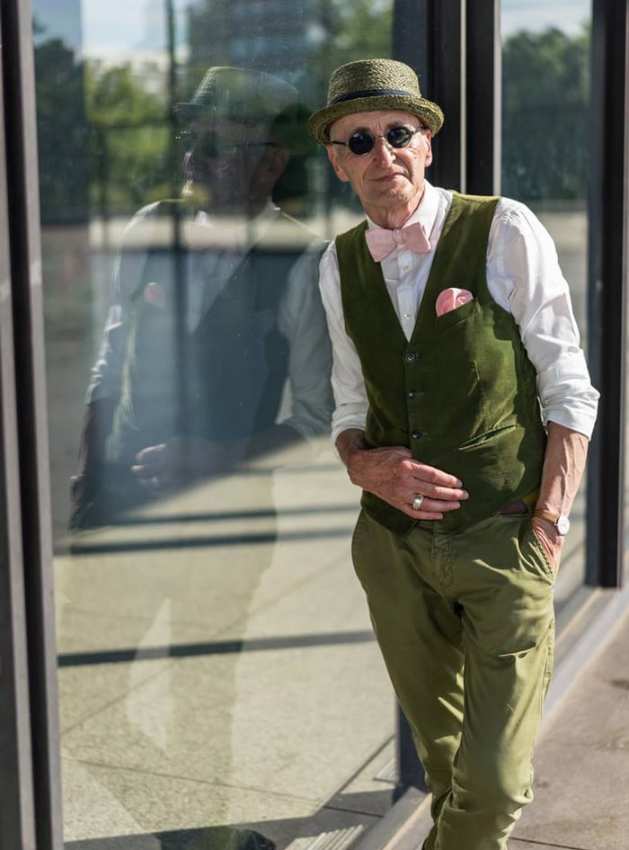 Elderly man, hipster style, berlin, kotbusser tor station, günther krabbenhöft, young grandpa, stylish, super stylish, gentleman, fashion, photography