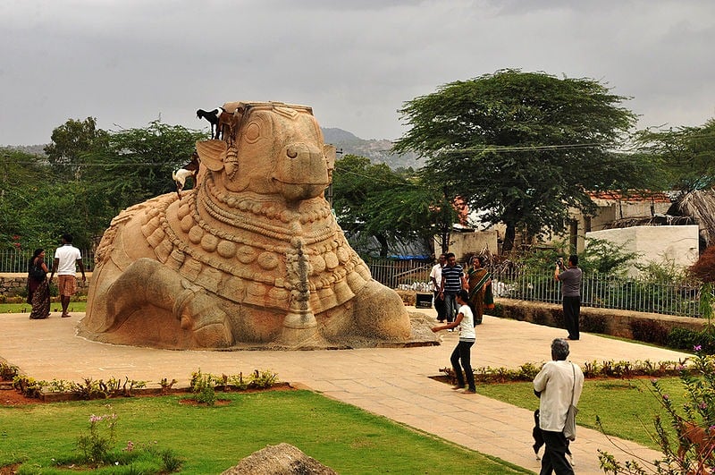 Lepakshi Temple, lepakshi temple pillars, lepakshi temple history, lepakshi temple hanging pillar, lepakshi temple timings, lepakshi temple paintings, lepakshi temple footprint, lepakshi temple images, story of lepakshi temple, Anantapur, ancient india