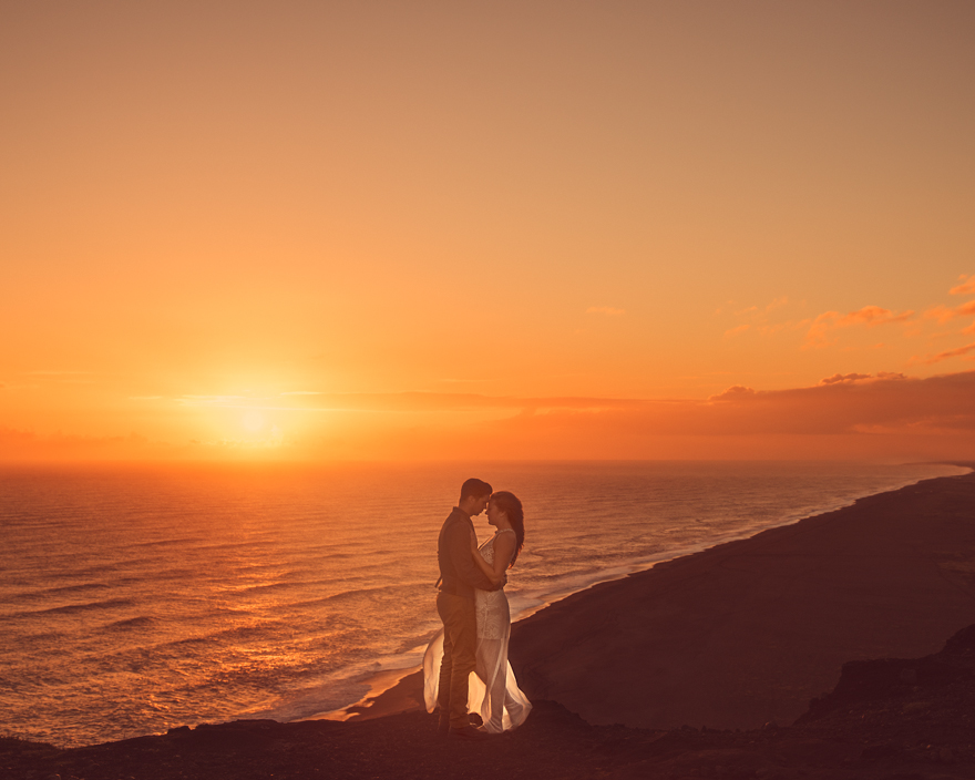 Couple, traditional wedding, travel, travelling, iceland, wedding, marriage, idea, super idea, , Jeremy and Rachelle, Jeremy, Rachelle, glaciers, waterfalls, nature, amazing, creative idea, love, world