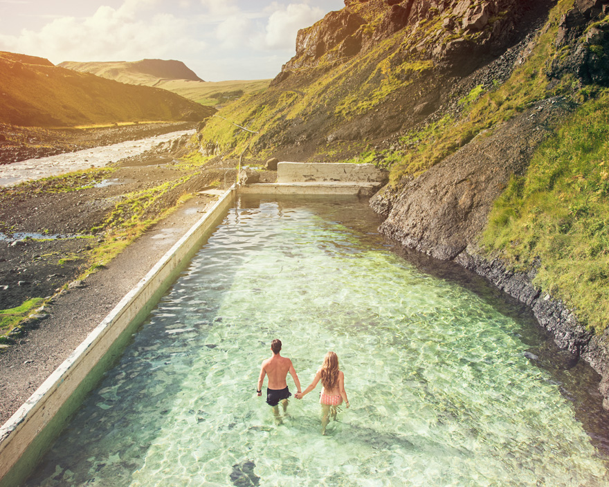 Couple, traditional wedding, travel, travelling, iceland, wedding, marriage, idea, super idea, , Jeremy and Rachelle, Jeremy, Rachelle, glaciers, waterfalls, nature, amazing, creative idea, love, world