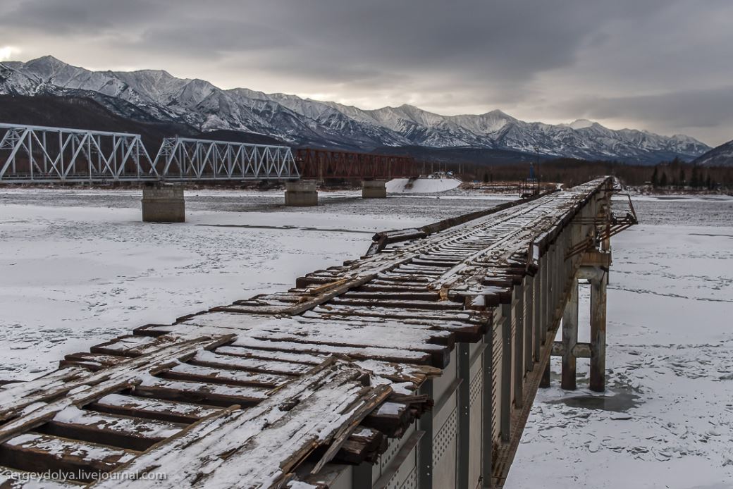 vehicle bridge, russia, russia bridge, siberia,trans siberia, trans baikal , deadliest bridge, scariest bridge,dengerous bridge