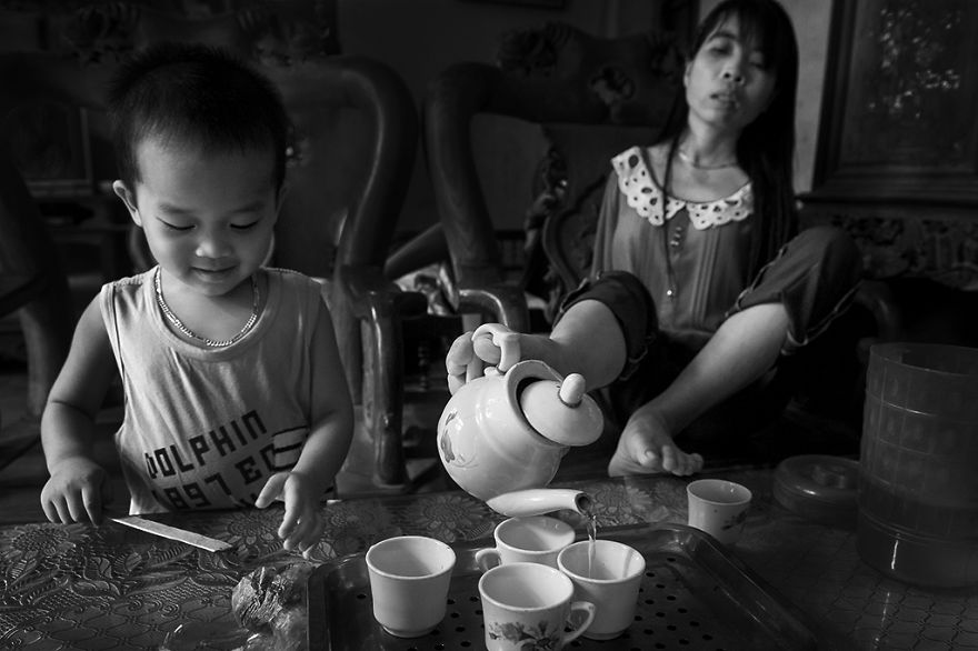 Vietnamese Girl, Nguyet, Vietnam, photography, girl without arm, war, agent orange, toxic chemicals, Nguyen Vu Phuoc, motivational, inspiring, bad effect