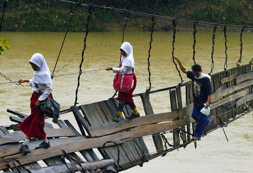 dangerous, school, weird, photography, amazing, dangerous journey to school, asia, india school children, indonesia school, china school, colombia, african