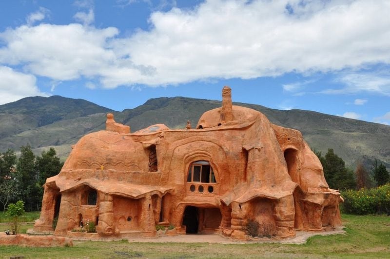 Clay house, colombia, columbian architect, octavio mendoza, clay, sand, design, amazing, incredible, idea, awesome, art