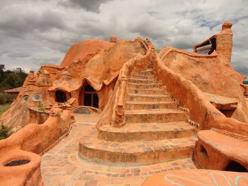 Clay house, colombia, columbian architect, octavio mendoza, clay, sand, design, amazing, incredible, idea, awesome, art