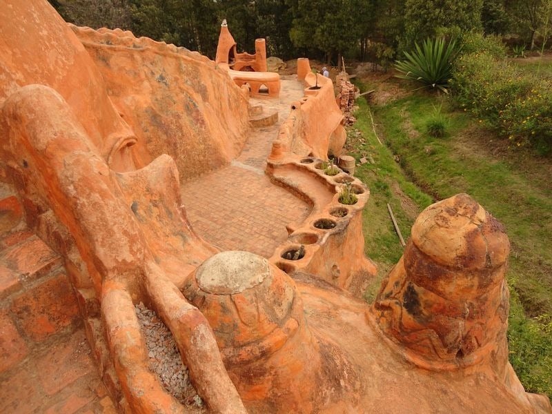 Clay house, colombia, columbian architect, octavio mendoza, clay, sand, design, amazing, incredible, idea, awesome, art