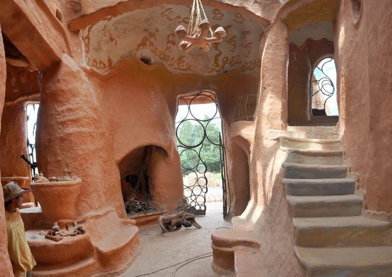 clay house, colombia, columbian architect, octavio mendoza, clay, sand, design, amazing, incredible, idea, awesome, art