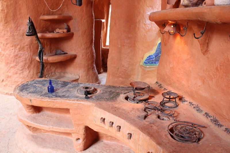 clay house, colombia, columbian architect, octavio mendoza, clay, sand, design, amazing, incredible, idea, awesome, art
