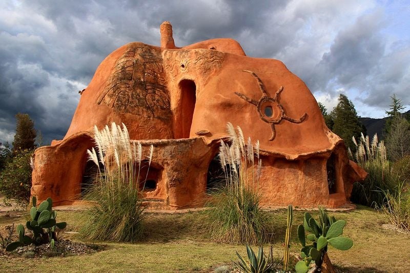 Clay house, colombia, columbian architect, octavio mendoza, clay, sand, design, amazing, incredible, idea, awesome, art