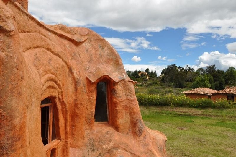 Clay house, colombia, columbian architect, octavio mendoza, clay, sand, design, amazing, incredible, idea, awesome, art