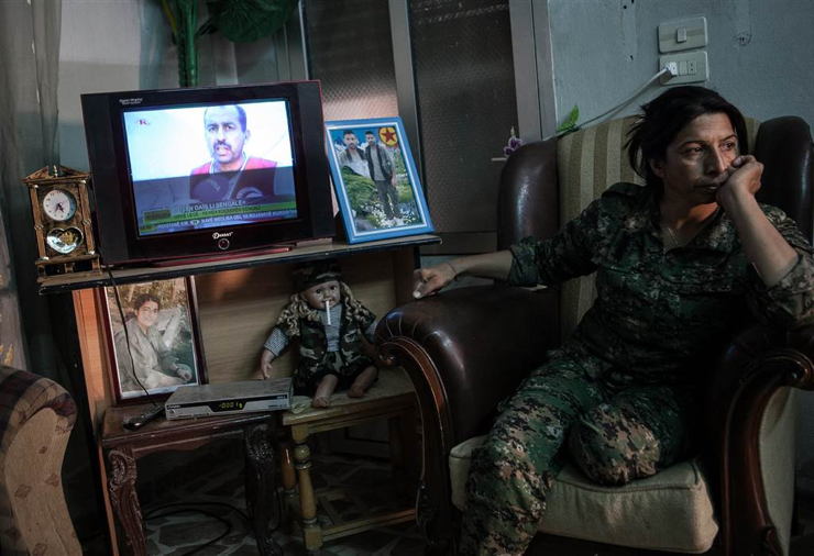Kurdish fighters terrorism isis middle east gulf women yazidi kurds war iraq islamic muslim syria kurdish girl photo female soldiers who are kurdish