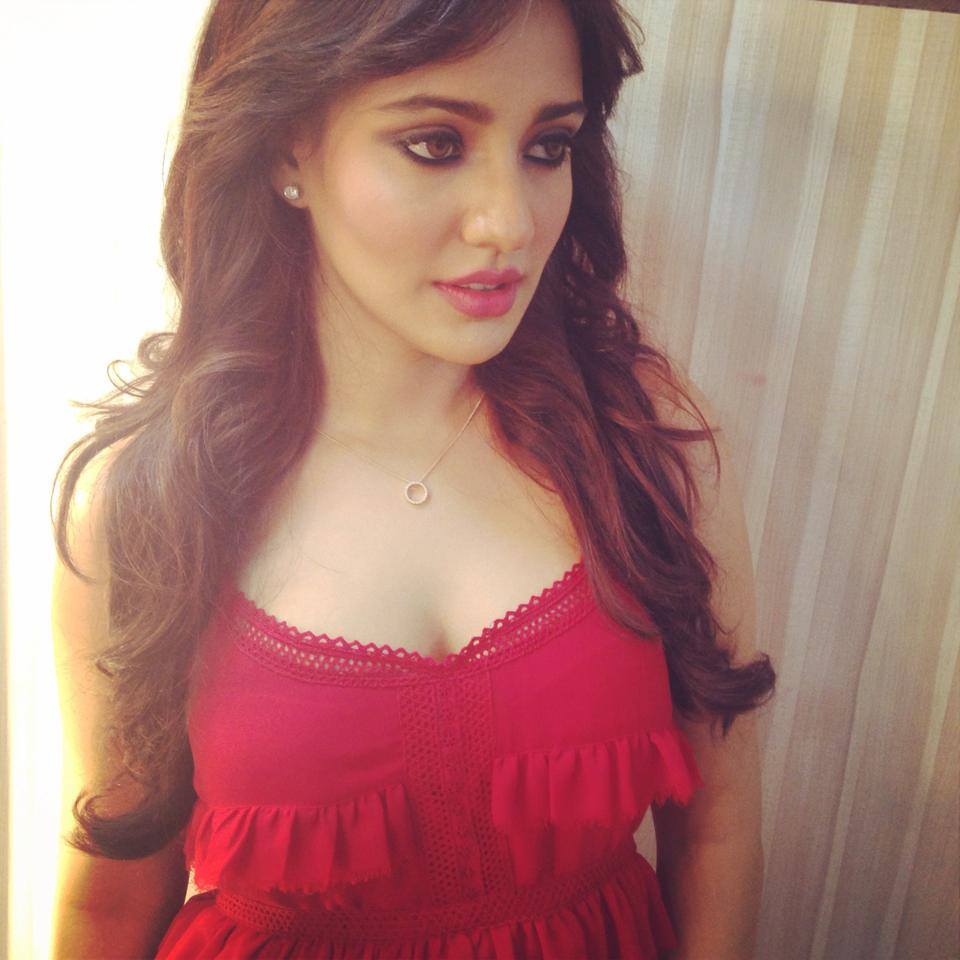 30 Photo Of Neha Sharma Cutest Bollywood Actress Selfies | Reckon Talk