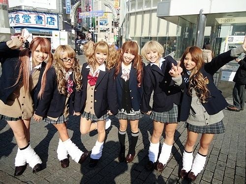 Short Skirt Schoolgirl - 16 Photos of Japanese School Girls Wearing Miniskirts In ...