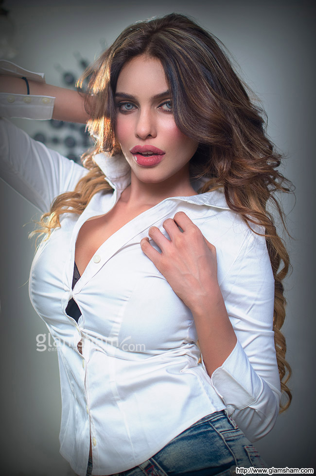 15 Hot  Sizzling Photos Of Gizele Thakral  Kyaa Kool Hain Hum 3 Fame  Reckon Talk-5358