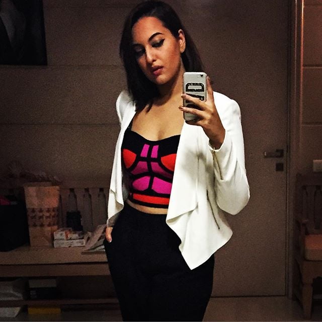 Sonakshi sinha, sonakshi sinha hot, sonakshi sinha sexy, sonakshi sinha photo, sonakshi sinha wallpaper, hot actress photos, indian actress, sonakshi sinha twitter, sonakshi   sinha instagram, sonakshi sinha facebook, bollywood, sonakshi sinha mother, sonakshi sinha selfie, sonakshi sinha without makeup, sonaksi, sonakshi, sonakshi sinha dubsmash, dubsmasher, crazy