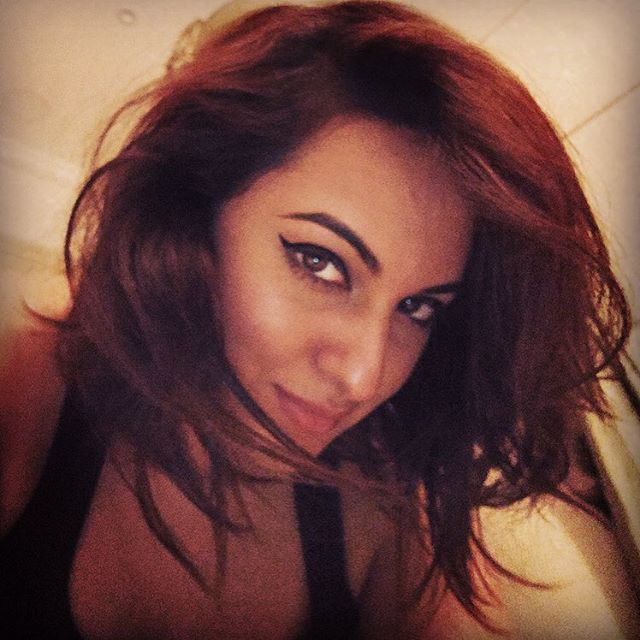 Sonakshi sinha, sonakshi sinha hot, sonakshi sinha sexy, sonakshi sinha photo, sonakshi sinha wallpaper, hot actress photos, indian actress, sonakshi sinha twitter, sonakshi   sinha instagram, sonakshi sinha facebook, bollywood, sonakshi sinha mother, sonakshi sinha selfie, sonakshi sinha without makeup, sonaksi, sonakshi, sonakshi sinha dubsmash, dubsmasher, crazy