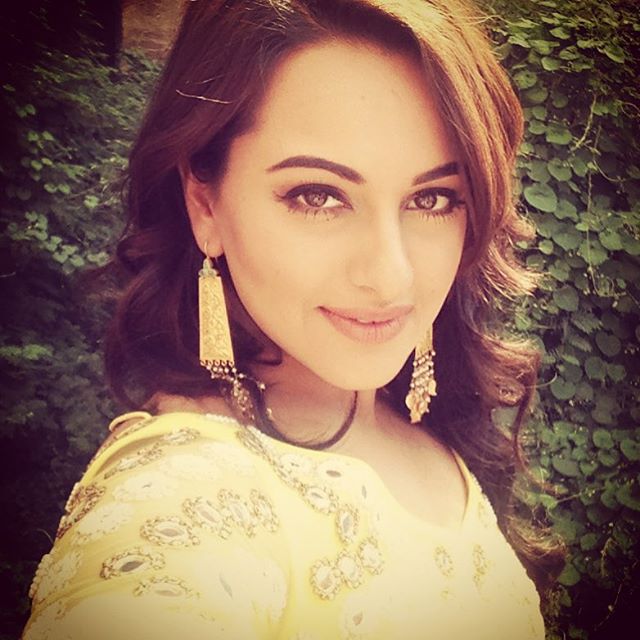 Sonakshi sinha, sonakshi sinha hot, sonakshi sinha sexy, sonakshi sinha photo, sonakshi sinha wallpaper, hot actress photos, indian actress, sonakshi sinha twitter, sonakshi   sinha instagram, sonakshi sinha facebook, bollywood, sonakshi sinha mother, sonakshi sinha selfie, sonakshi sinha without makeup, sonaksi, sonakshi, sonakshi sinha dubsmash, dubsmasher, crazy