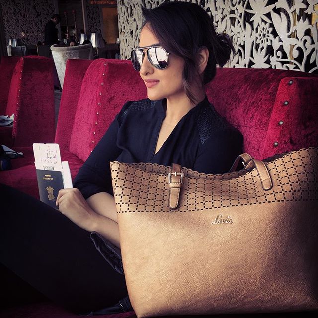 sonakshi sinha, sonakshi sinha hot, sonakshi sinha sexy, sonakshi sinha photo, sonakshi sinha wallpaper, hot actress photos, indian actress, sonakshi sinha twitter, sonakshi   sinha instagram, sonakshi sinha facebook, bollywood, sonakshi sinha mother, sonakshi sinha selfie, sonakshi sinha without makeup, sonaksi, sonakshi, sonakshi sinha dubsmash, dubsmasher, crazy