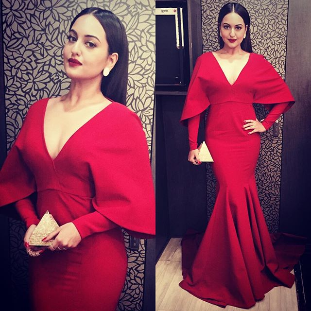 Sonakshi sinha, sonakshi sinha hot, sonakshi sinha sexy, sonakshi sinha photo, sonakshi sinha wallpaper, hot actress photos, indian actress, sonakshi sinha twitter, sonakshi   sinha instagram, sonakshi sinha facebook, bollywood, sonakshi sinha mother, sonakshi sinha selfie, sonakshi sinha without makeup, sonaksi, sonakshi, sonakshi sinha dubsmash, dubsmasher, crazy