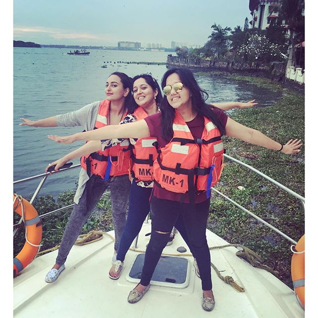 sonakshi sinha, sonakshi sinha hot, sonakshi sinha sexy, sonakshi sinha photo, sonakshi sinha wallpaper, hot actress photos, indian actress, sonakshi sinha twitter, sonakshi   sinha instagram, sonakshi sinha facebook, bollywood, sonakshi sinha mother, sonakshi sinha selfie, sonakshi sinha without makeup, sonaksi, sonakshi, sonakshi sinha dubsmash, dubsmasher, crazy