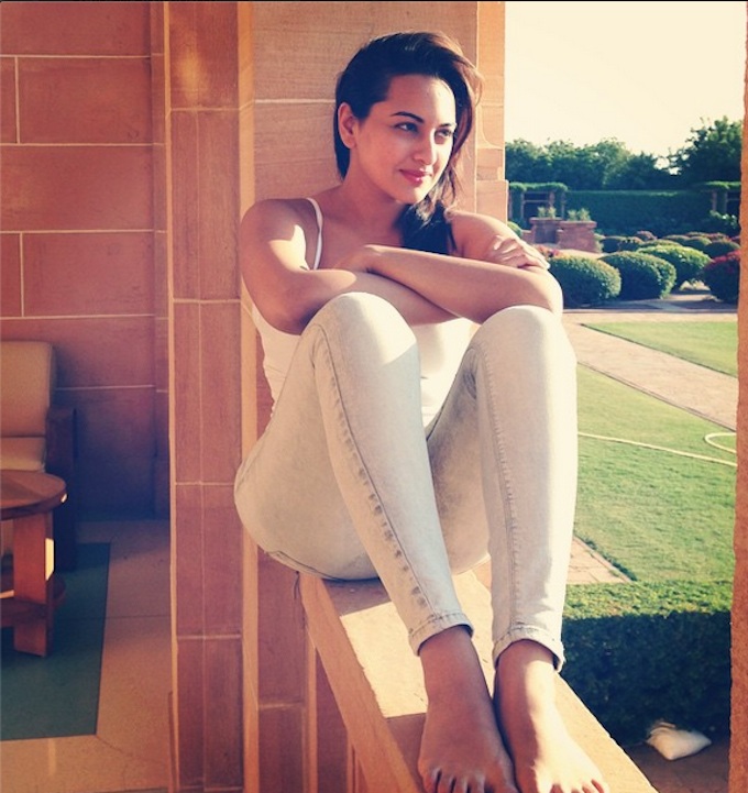 30 Hot Pics Of Indian Dubsmash Queen Sonakshi Sinha | Shotgun Junior!! | Reckon Talk 30 Hot Pics Of Indian Dubsmash Queen Sonakshi Sinha | Shotgun Junior!! | Reckon Talk