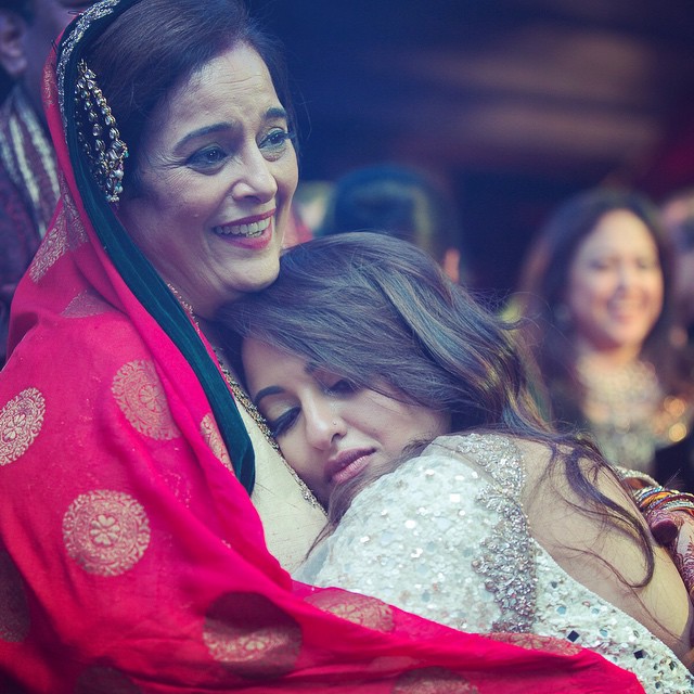 sonakshi sinha, sonakshi sinha hot, sonakshi sinha sexy, sonakshi sinha photo, sonakshi sinha wallpaper, hot actress photos, indian actress, sonakshi sinha twitter, sonakshi   sinha instagram, sonakshi sinha facebook, bollywood, sonakshi sinha mother, sonakshi sinha selfie, sonakshi sinha without makeup, sonaksi, sonakshi, sonakshi sinha dubsmash, dubsmasher, crazy