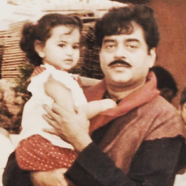 sonakshi sinha, sonakshi sinha hot, sonakshi sinha sexy, sonakshi sinha photo, sonakshi sinha wallpaper, hot actress photos, indian actress, sonakshi sinha twitter, sonakshi   sinha instagram, sonakshi sinha facebook, bollywood, sonakshi sinha mother, sonakshi sinha selfie, sonakshi sinha without makeup, sonaksi, sonakshi, sonakshi sinha dubsmash, dubsmasher, crazy