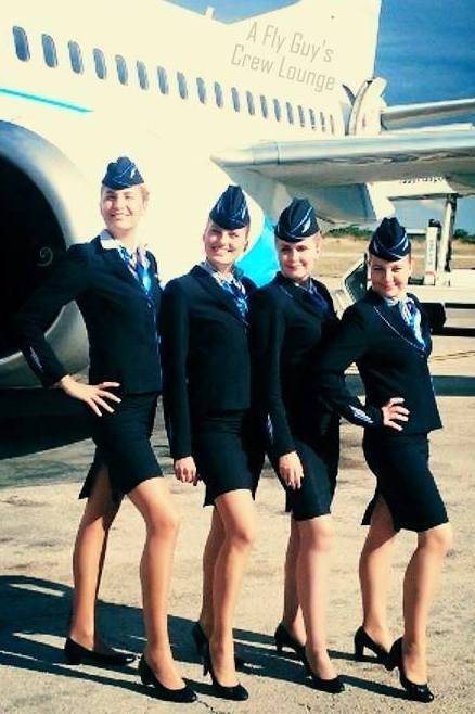 35 Hottest Flight Attendant Uniforms Selfies Around The World