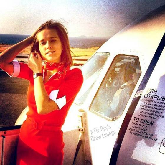 35 Hottest Flight Attendant Uniforms Selfies Around The World