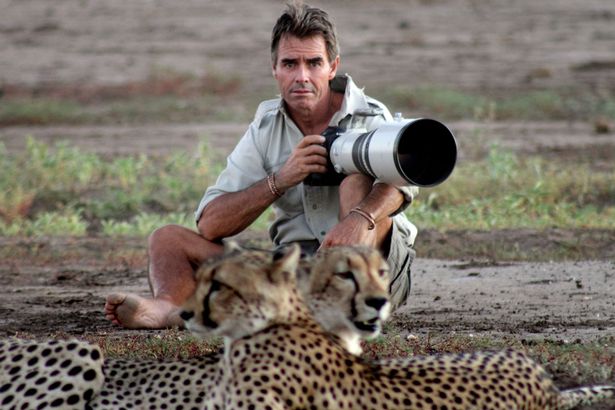 kim wolhuter, kim wolhuter photo, wildlife, photographer, photography, cheetah, selfie with animals, national geographic photo, discovery photo, most daring photographer, filmmaker, botswana, africa