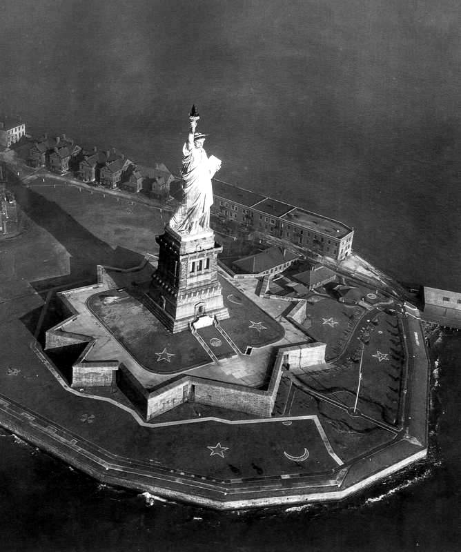 Newyork , brooklyn bridge,  old american history, old photo, vintage pics, ,newyork old photo, manhattan old photo, broadway old photo, statue of liberty, times square