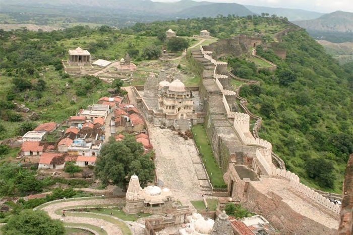 Kumbhalgarh wall, length of great wall of india, great wall of india jaipur, kumbhalgarh fort history in hindi, kumbhalgarh fort photos, kumbhalgarh fort light and sound show, maharana, kumbhalgarh, rajasthan, tourism, incredible, unesco world heritage site, history of india, indian heritage, history of rajasthan, forts of rajasthan, mysterious places in india